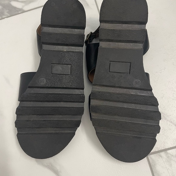 Bueno Jianna Black Platform Leather Sandals with Adjustable Ankle Strap - Picture 4 of 13